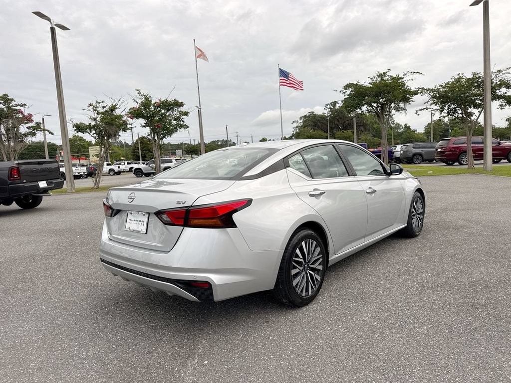 Used 2024 Nissan Altima 2.5 SV FWD image 3