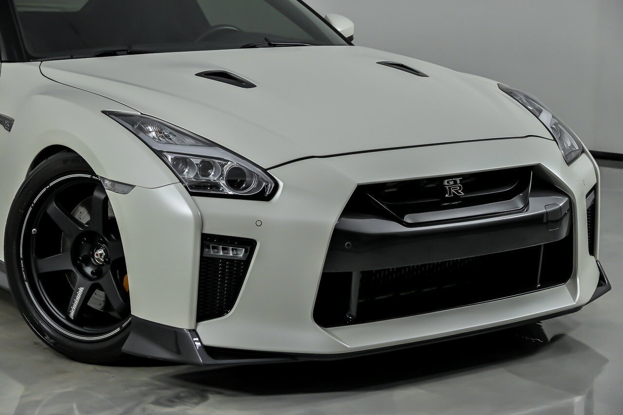 Used 2017 Nissan GT-R Premium AWD/4WD image 3