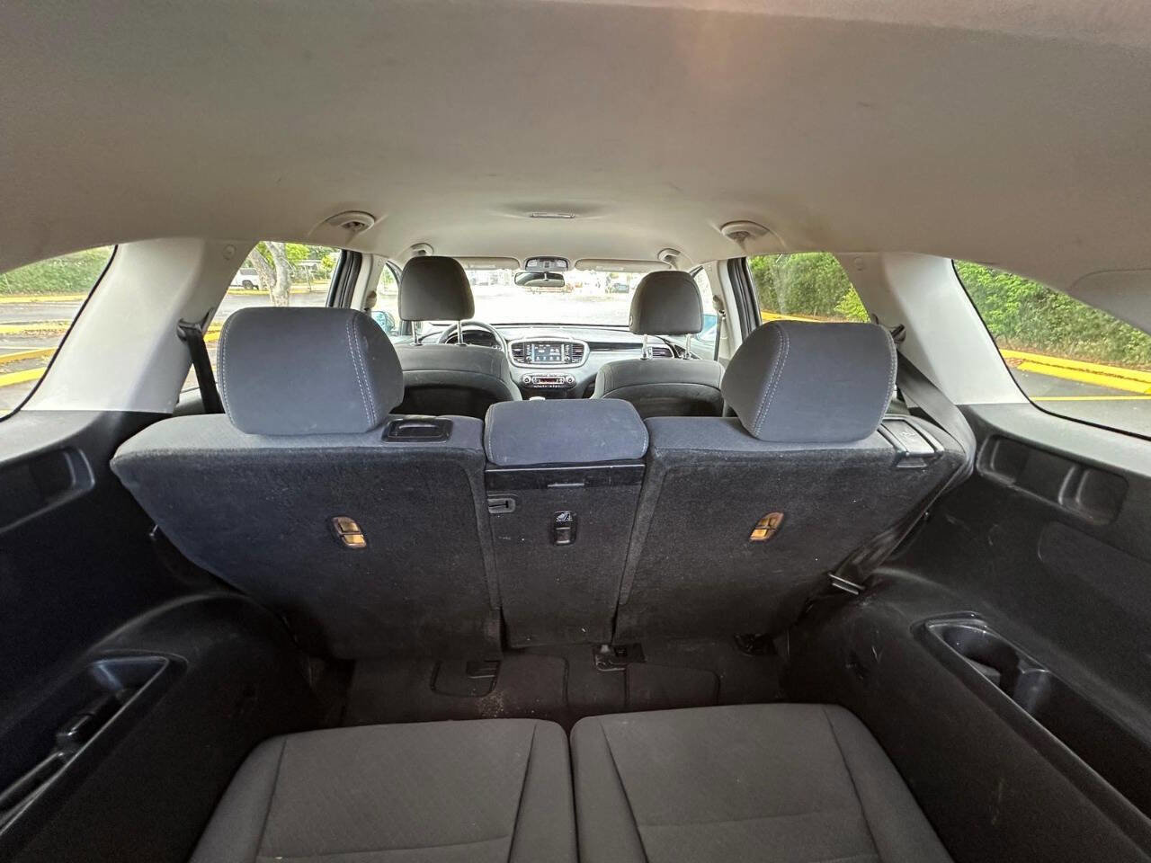 Used 2019 Kia Sorento AWD V6 image 4