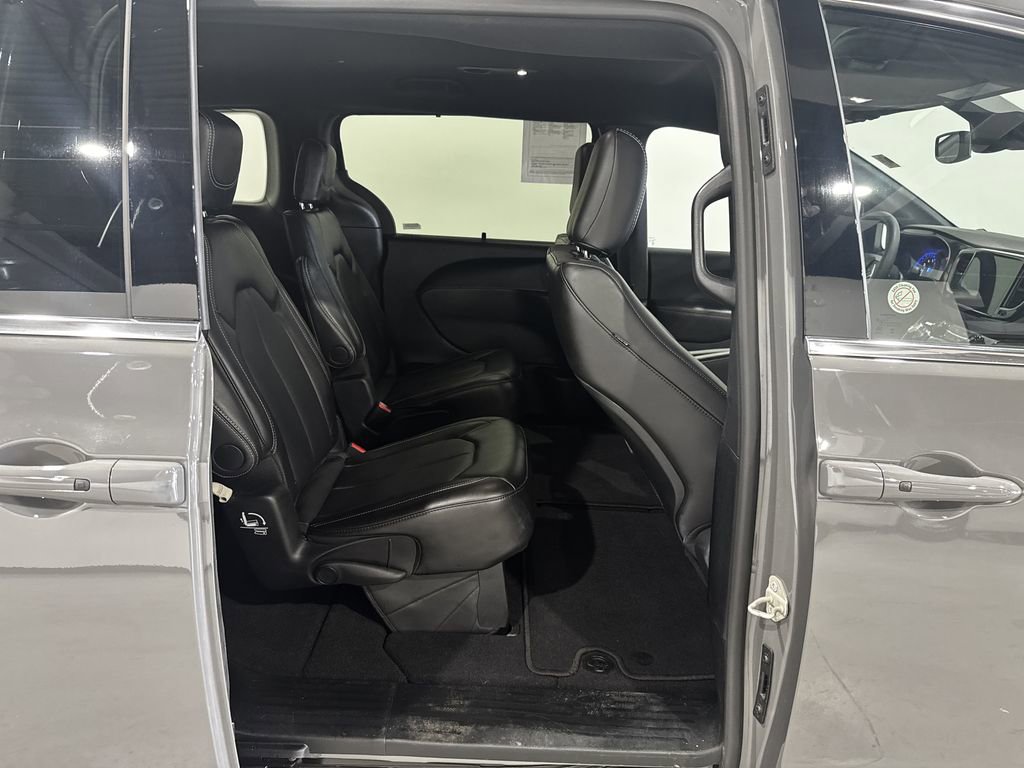 Used 2025 Chrysler Pacifica Select FWD image 25