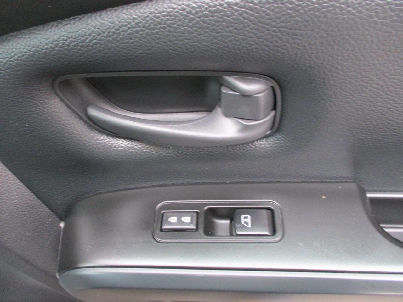 Used 2023 Nissan Titan S image 26