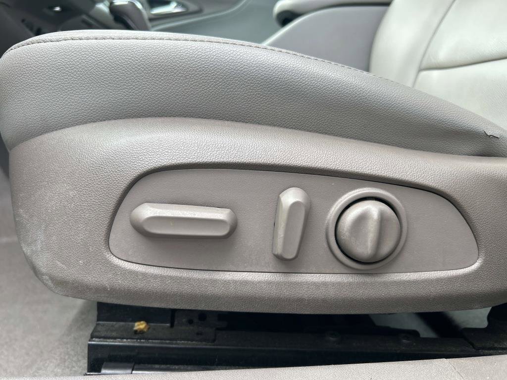 Used 2017 Chevrolet Malibu Hybrid w/ Leather Package image 13