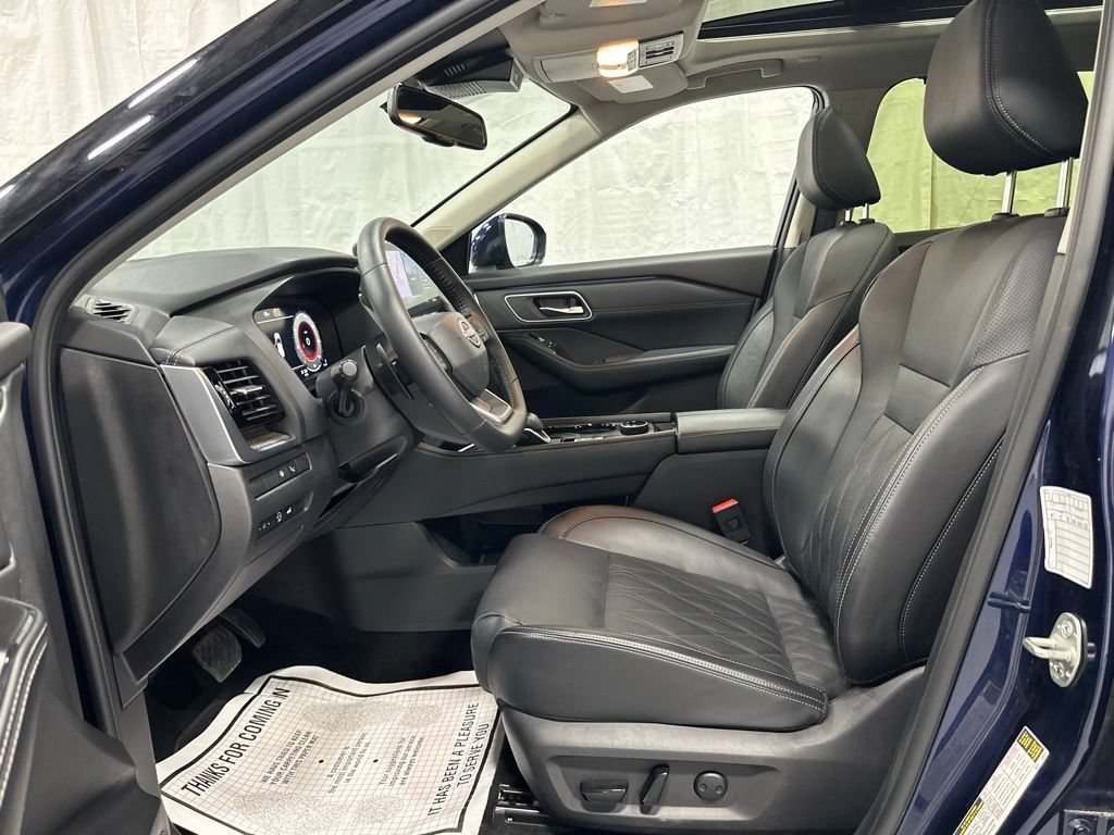 Used 2026 Nissan Rogue Platinum w/ Platinum Premium Package AWD/4WD image 14