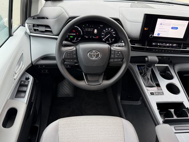 Used 2025 Toyota Sienna LE AWD/4WD image 25