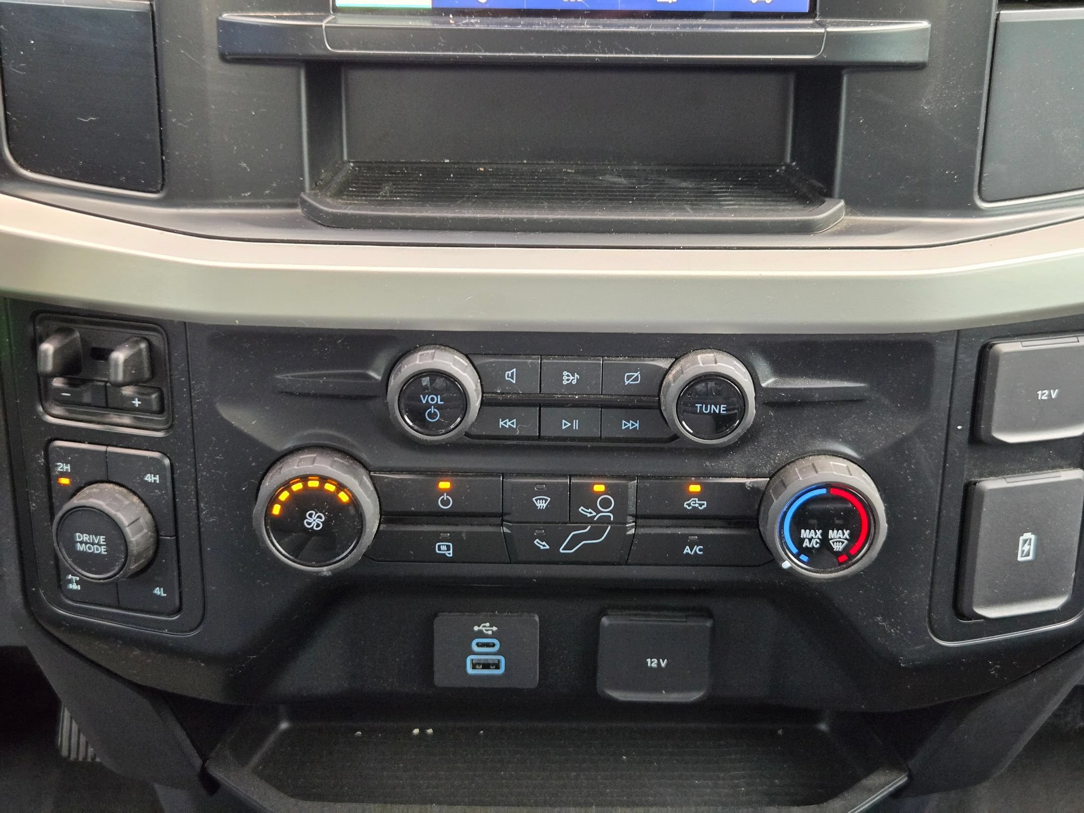 Used 2024 Ford F250 XL w/ STX Appearance Package AWD/4WD image 17