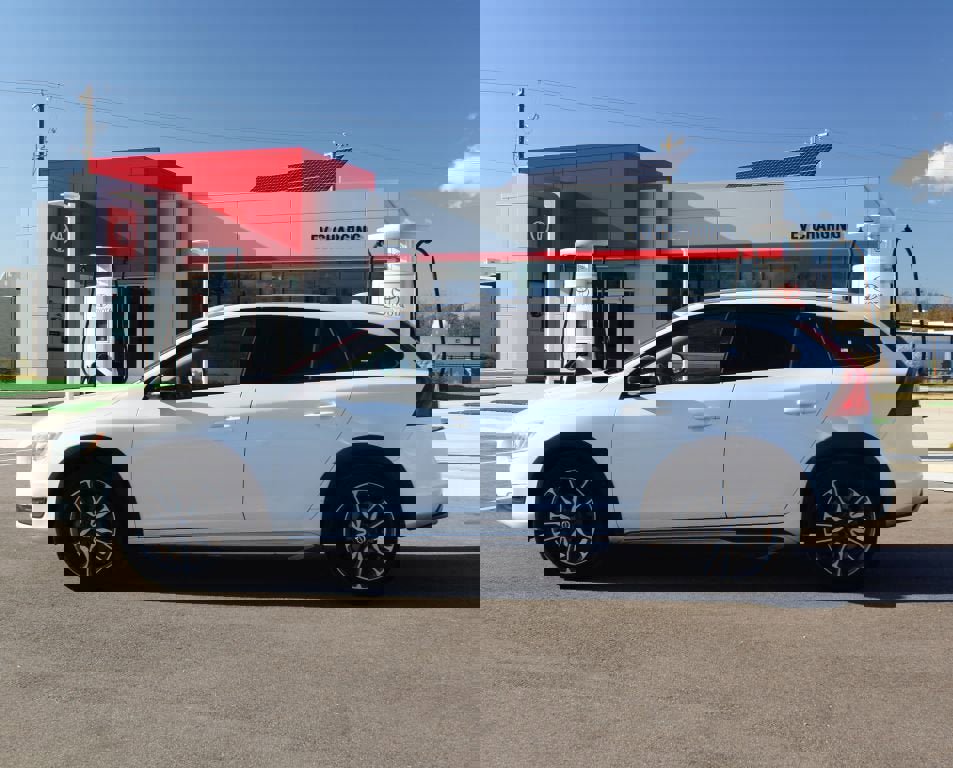 Used 2017 Volvo V60 T5 Cross Country w/ Convenience Package image 13