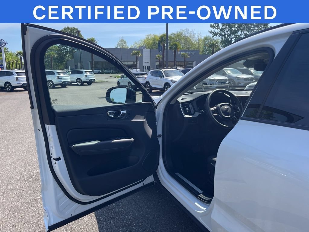 Certified 2025 Volvo XC60 B5 Plus AWD/4WD image 10