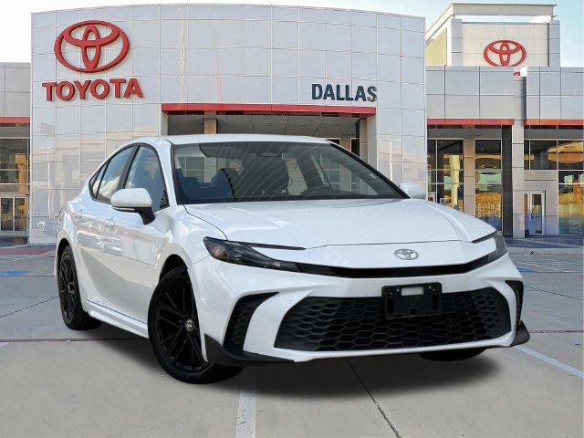 Used 2025 Toyota Camry SE FWD image 1