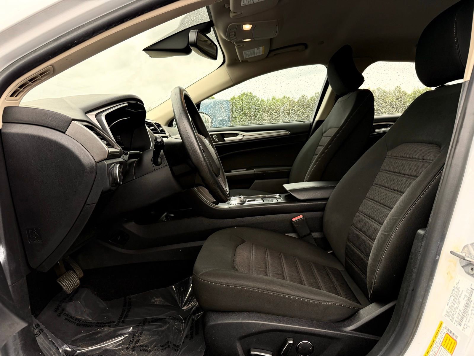 Used 2019 Ford Fusion SE FWD image 12