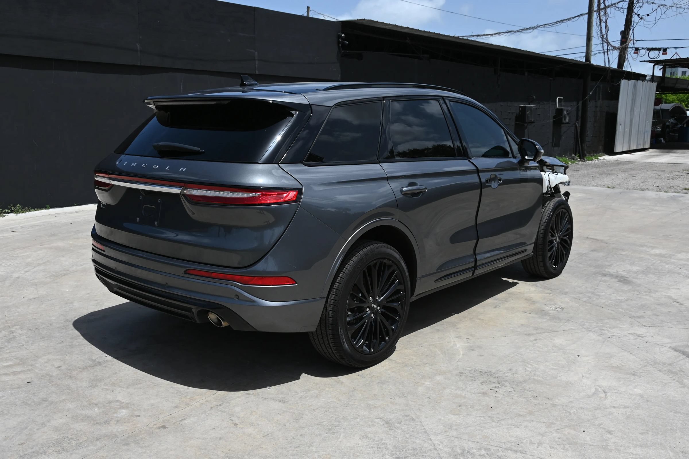 Used 2023 Lincoln Corsair Reserve w/ Equipment Group 201A FWD image 5