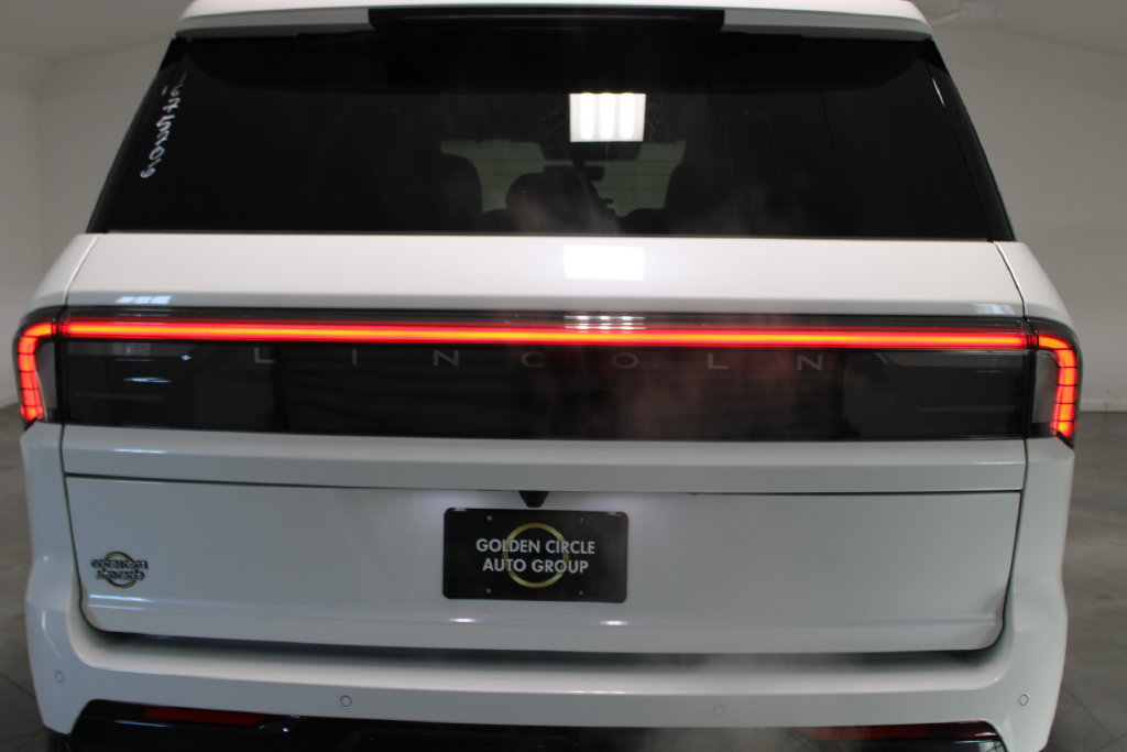 New 2026 Lincoln Navigator Reserve w/ Jet Appearance Package AWD/4WD image 23