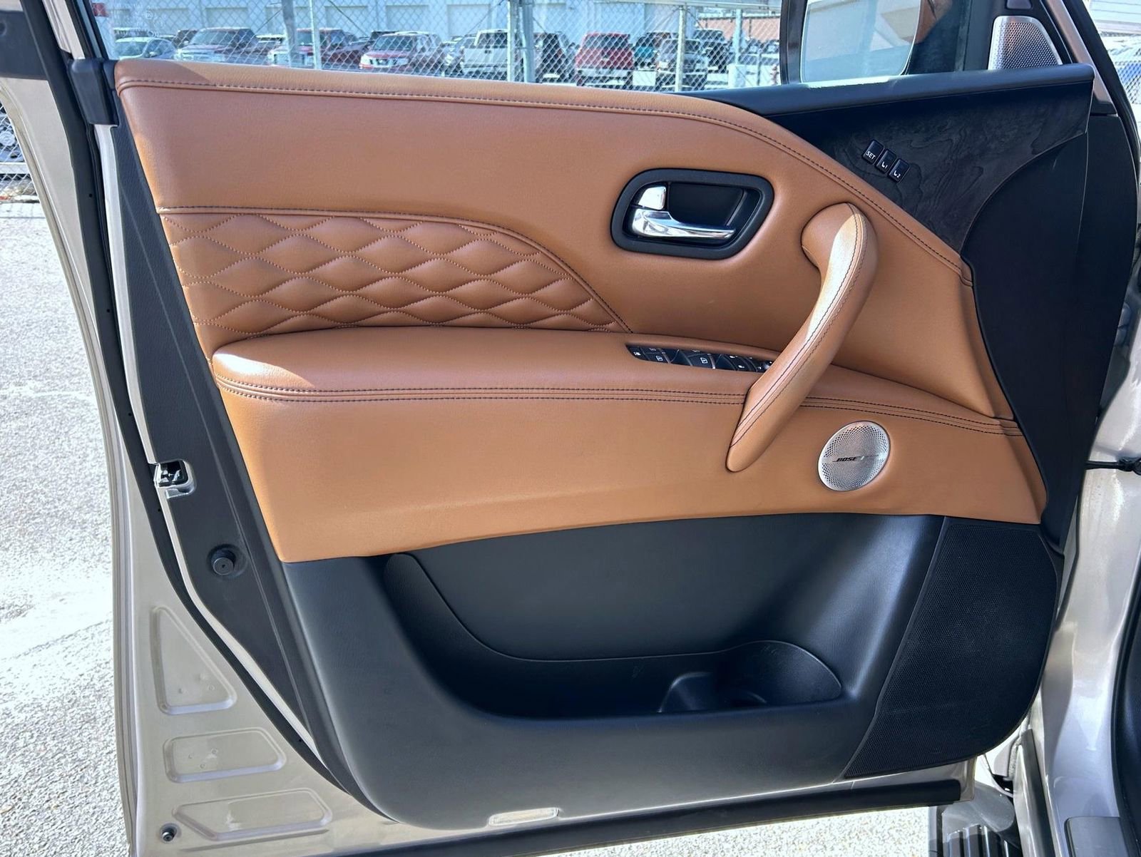 Used 2022 INFINITI QX80 Sensory w/ All-Season Package image 9