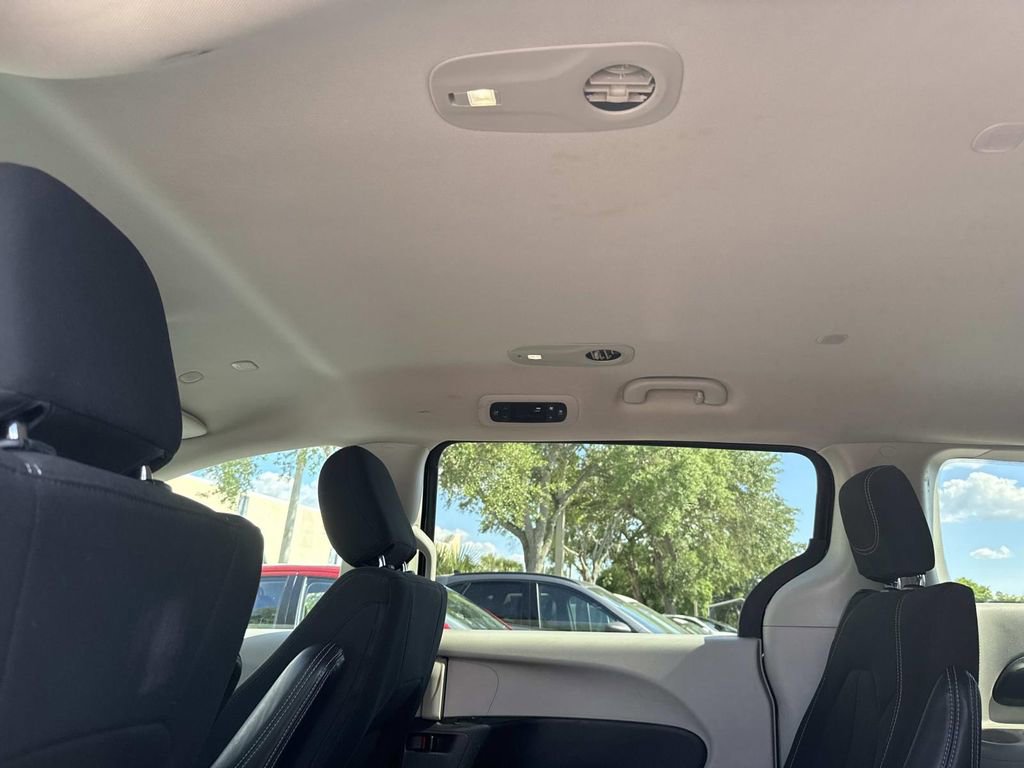 Used 2023 Chrysler Voyager LX FWD image 13
