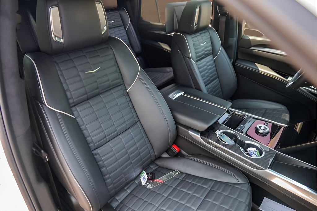 Certified 2025 Cadillac Escalade V w/ LPO, ONYX Package AWD/4WD image 62
