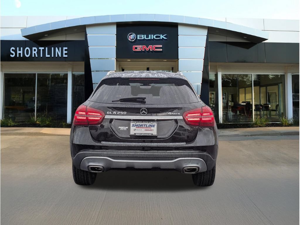 Used 2020 Mercedes-Benz GLA 250 4MATIC w/ Premium Package image 4