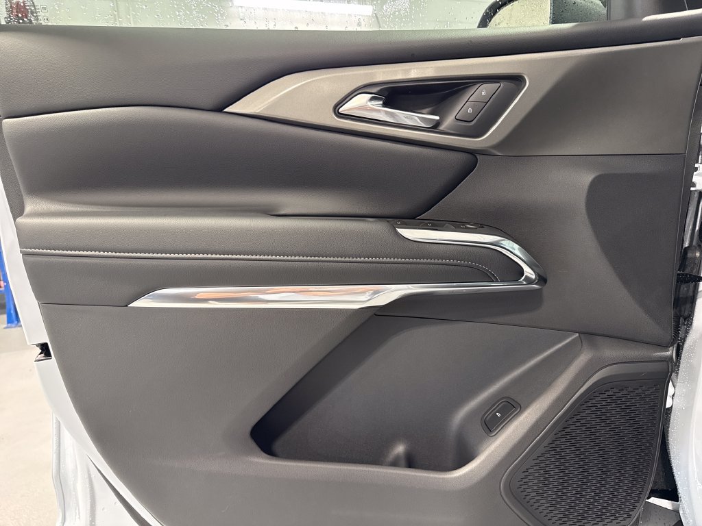 New 2027 Chevrolet Traverse LT w/ Driver Confidence Package FWD image 24