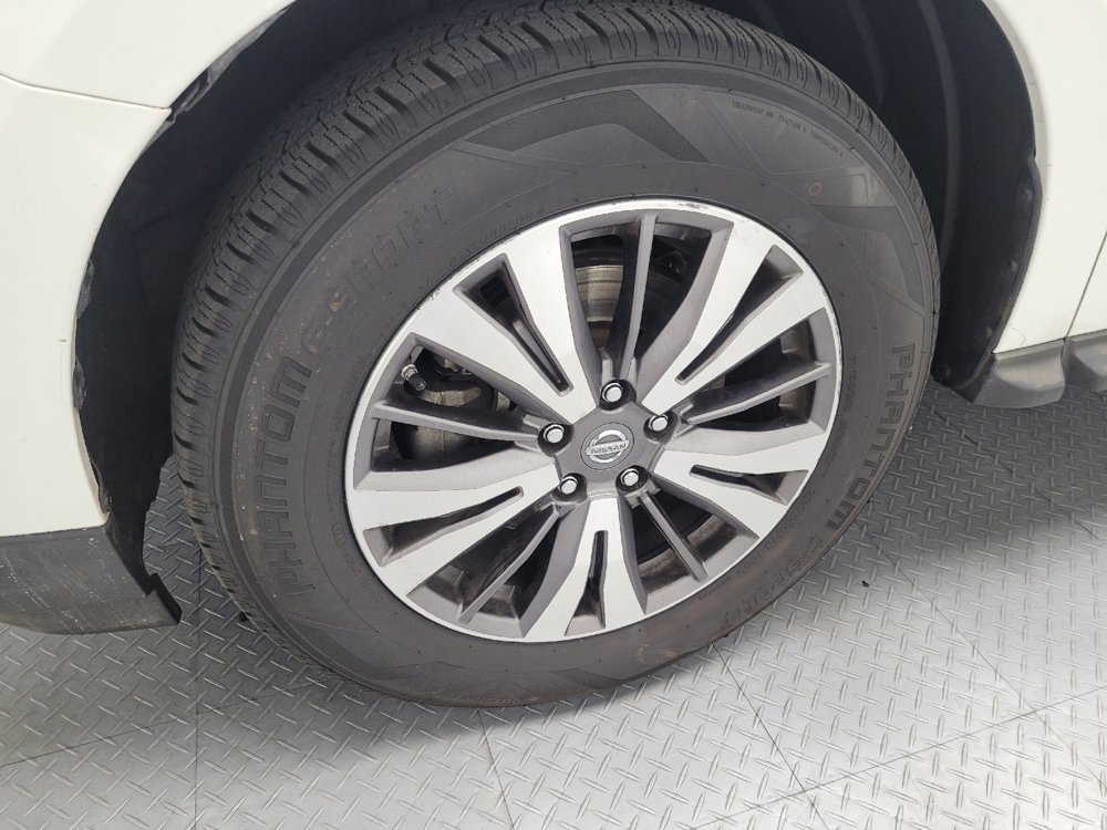 Used 2018 Nissan Pathfinder SV image 31