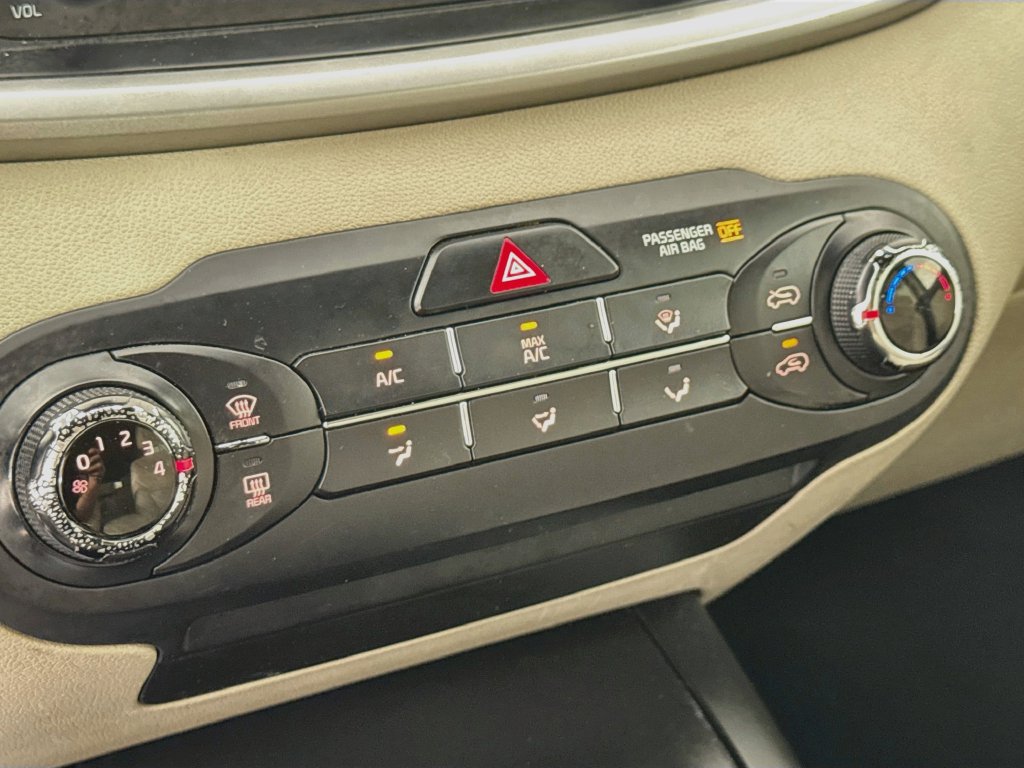 Used 2017 Kia Sorento AWD image 16