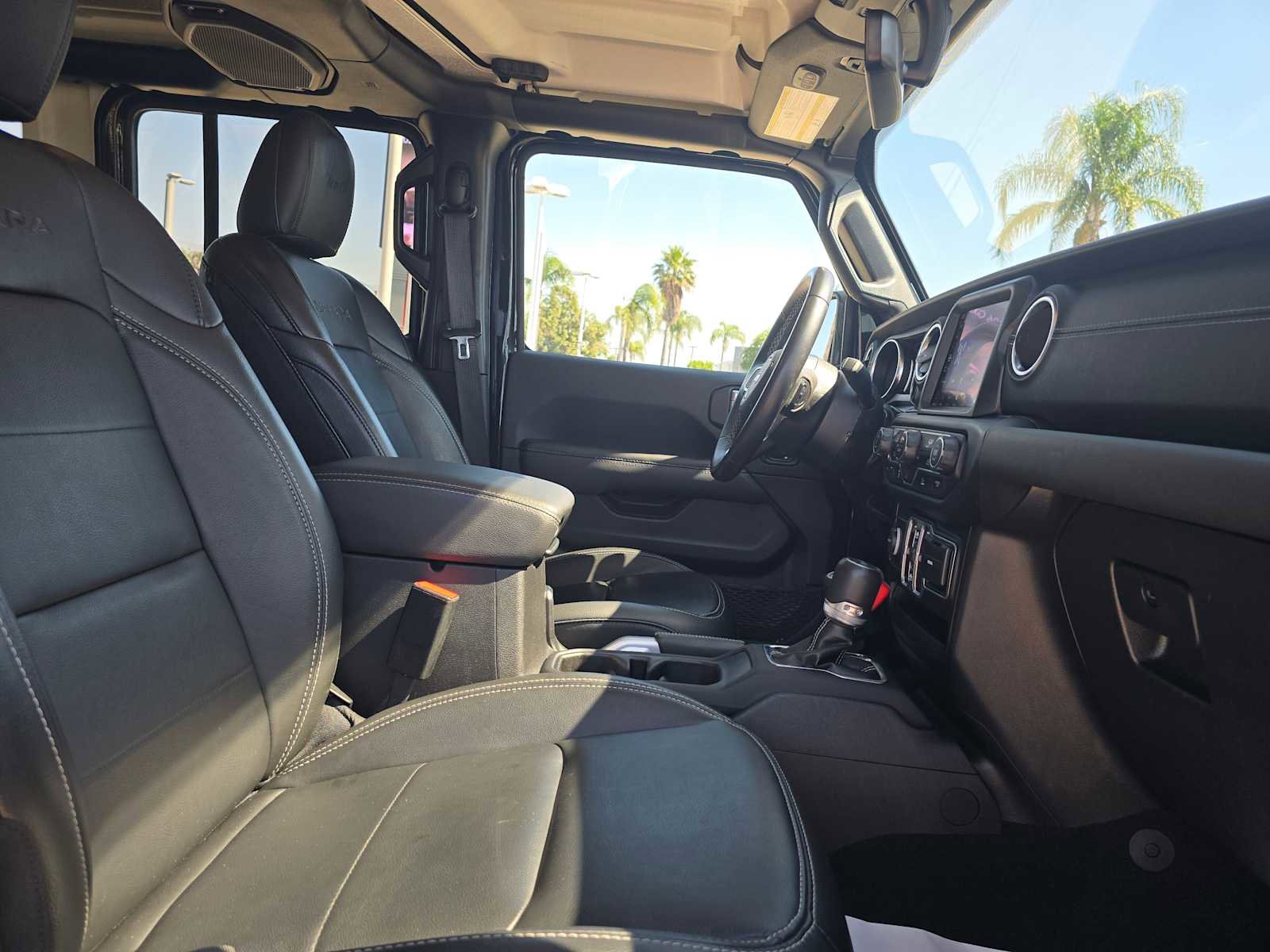 Used 2022 Jeep Wrangler Unlimited Sahara AWD/4WD image 11