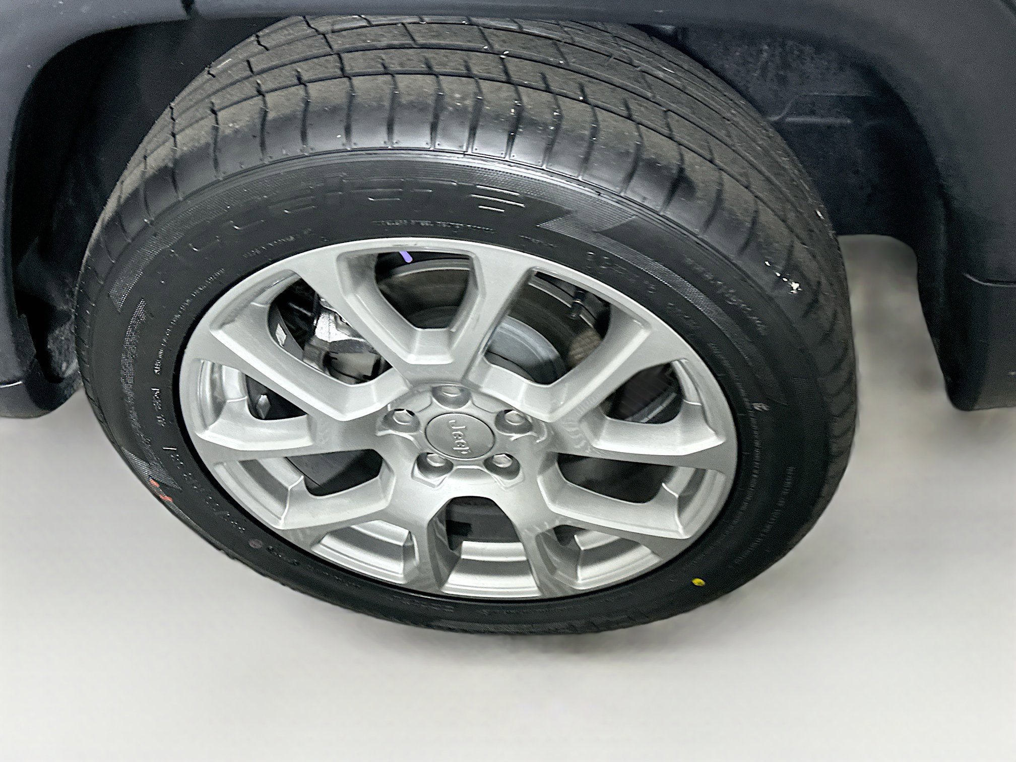 Used 2022 Jeep Compass Latitude w/ Sun and Sound Group image 11