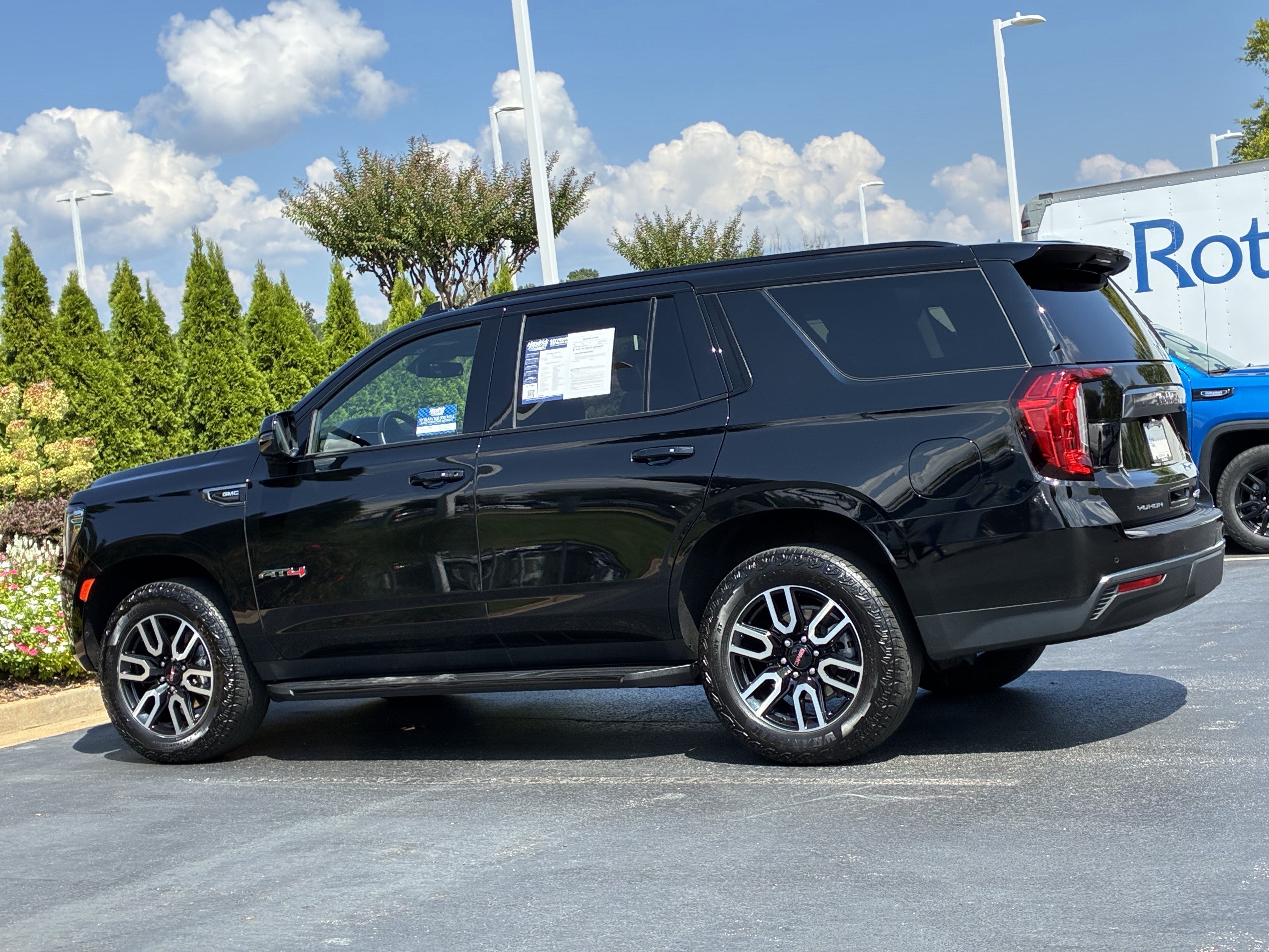 Used 2024 GMC Yukon AT4 AWD/4WD image 14