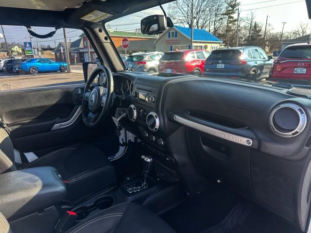 Used 2015 Jeep Wrangler Unlimited Rubicon image 24