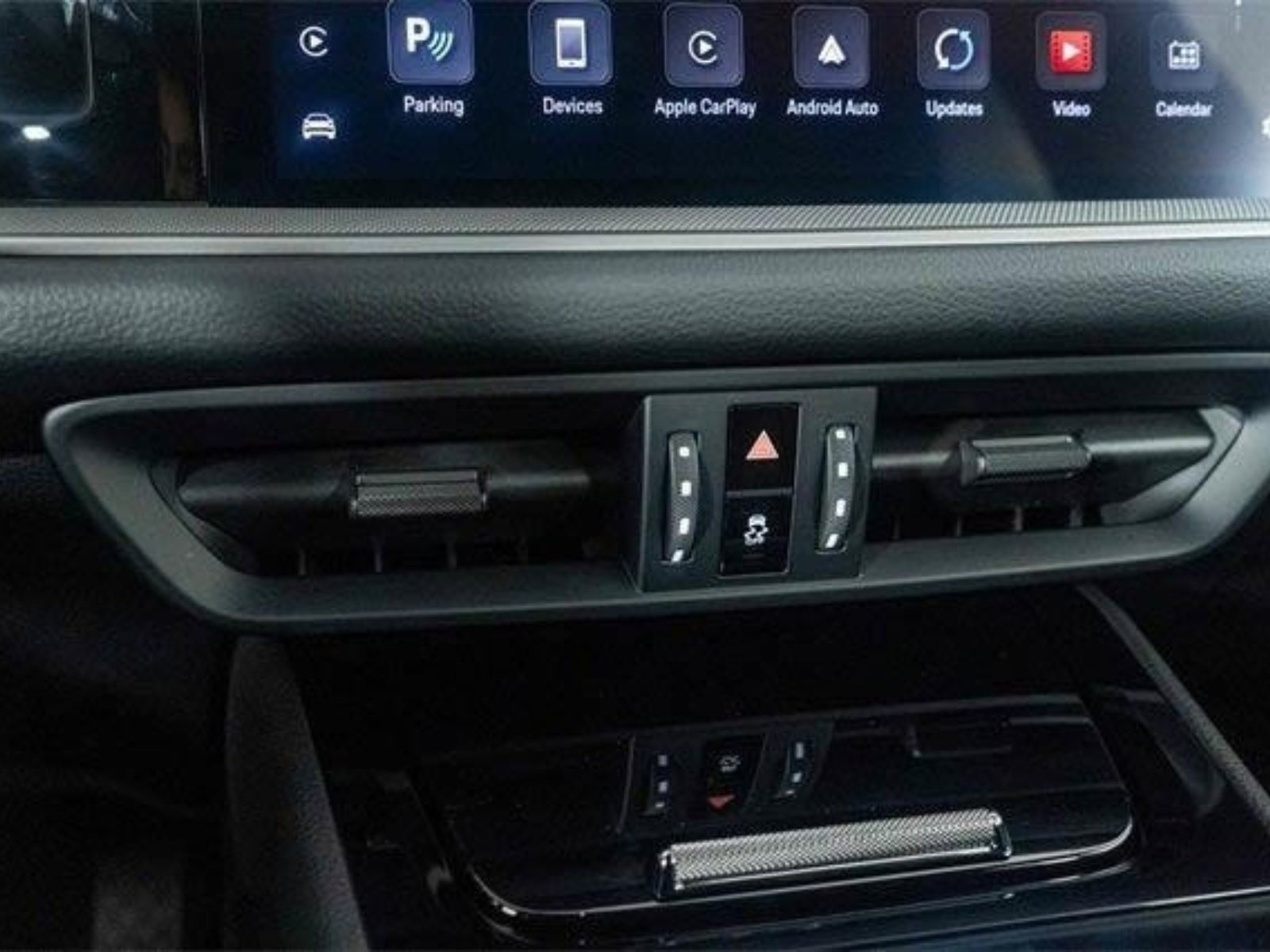 Used 2024 Porsche Cayenne image 36