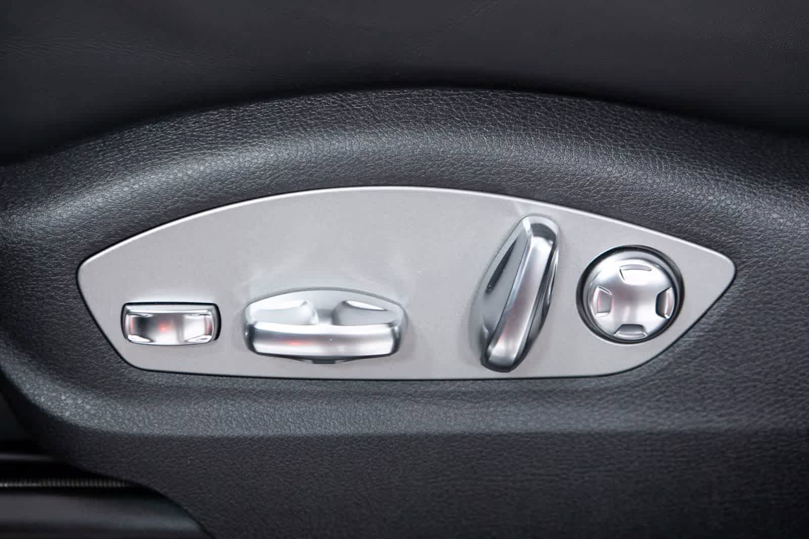 Certified 2026 Porsche Macan AWD/4WD image 24