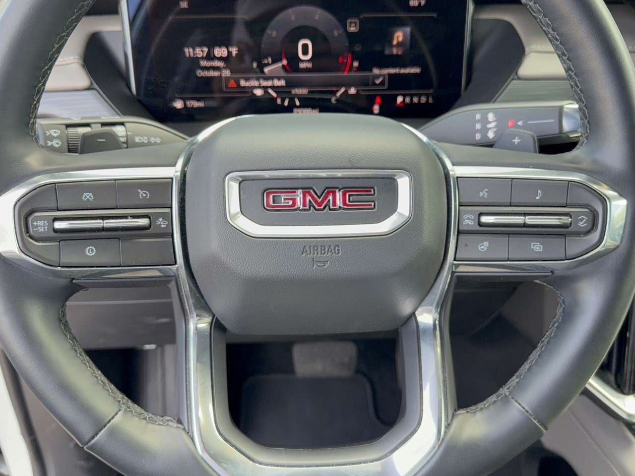 Used 2026 GMC Acadia Elevation w/ Elevation Premium Package FWD image 10
