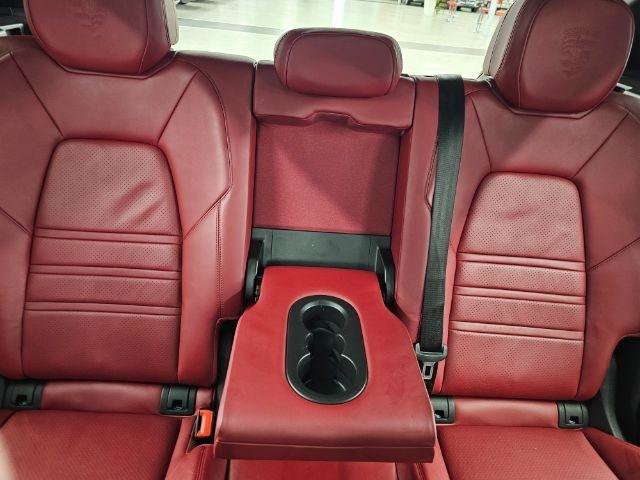 Used 2022 Porsche Cayenne Turbo S AWD/4WD image 38