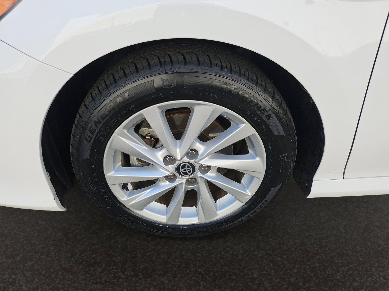 Used 2024 Toyota Camry LE FWD image 40