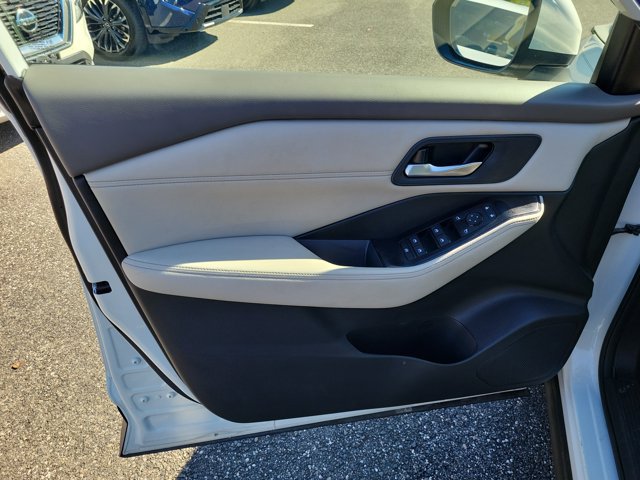 Used 2023 Nissan Rogue SV w/ SV Premium B Package FWD image 16