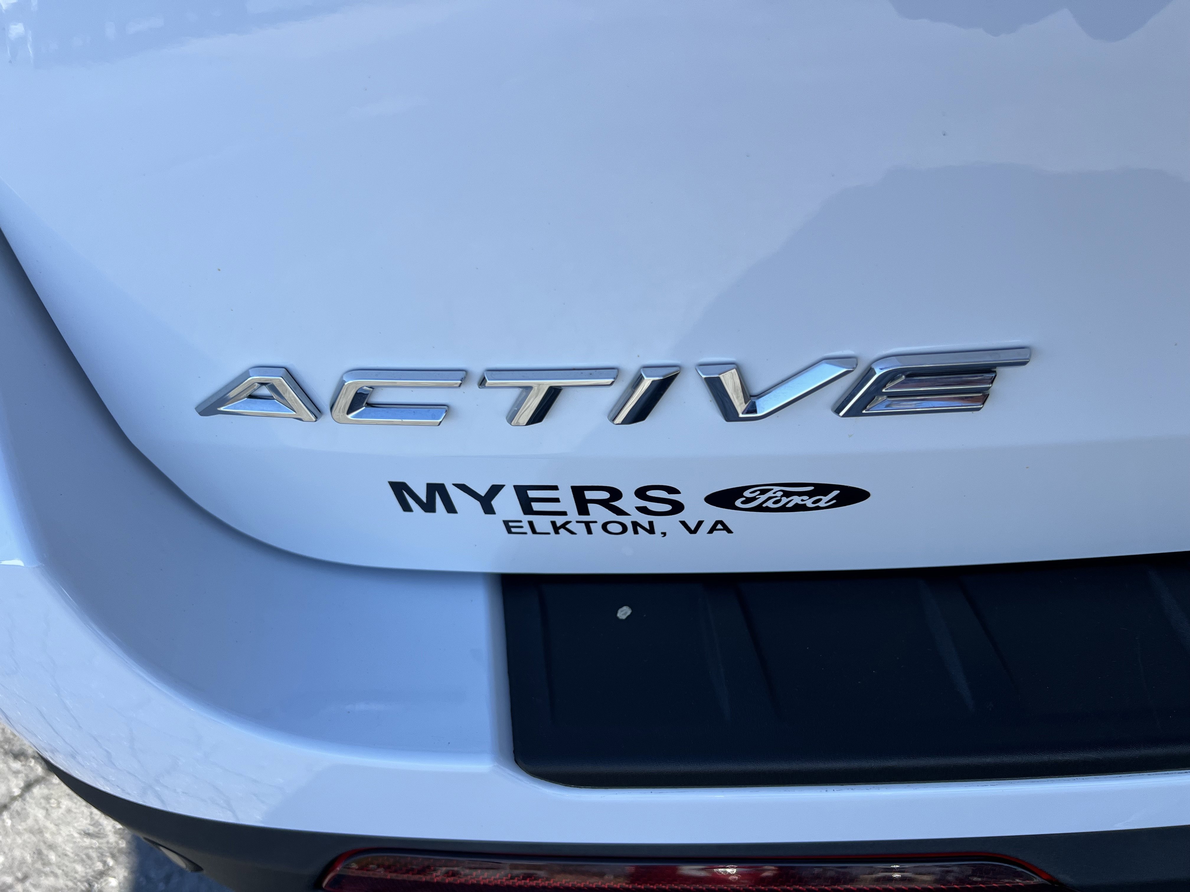 Used 2025 Ford Explorer Active AWD/4WD image 10
