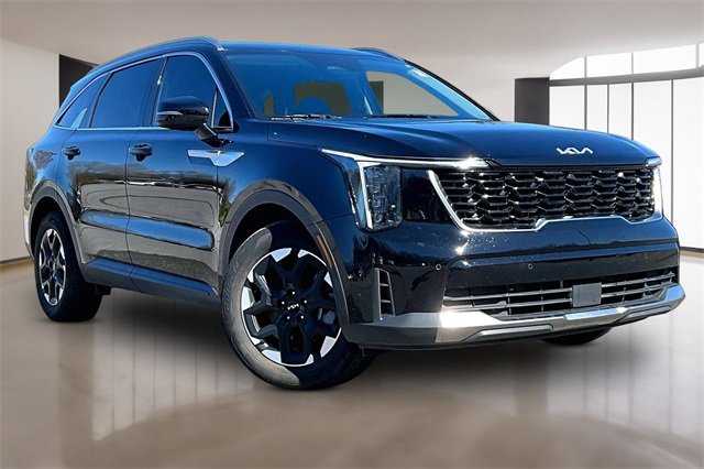 Used 2025 Kia Sorento S image 3