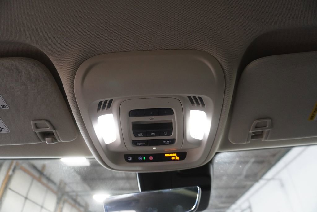 Used 2021 Buick Envision Avenir w/ Technology Package II image 35