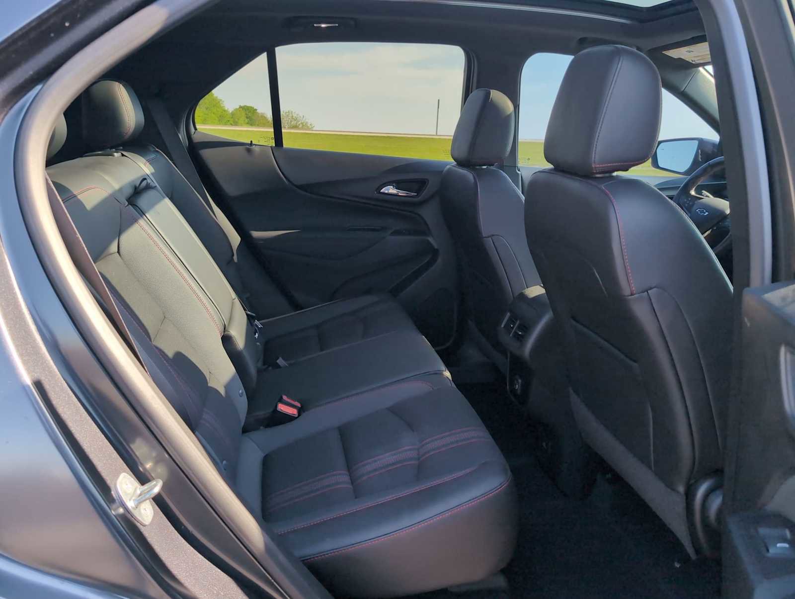 Used 2022 Chevrolet Equinox RS w/ Infotainment Package AWD/4WD image 29