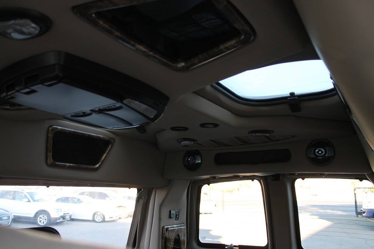 Used 2006 Chevrolet Express 1500 w/ Preferred Equipment Group RWD image 33