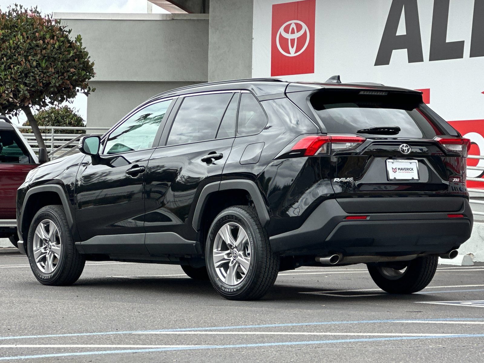 Used 2025 Toyota RAV4 XLE FWD image 3