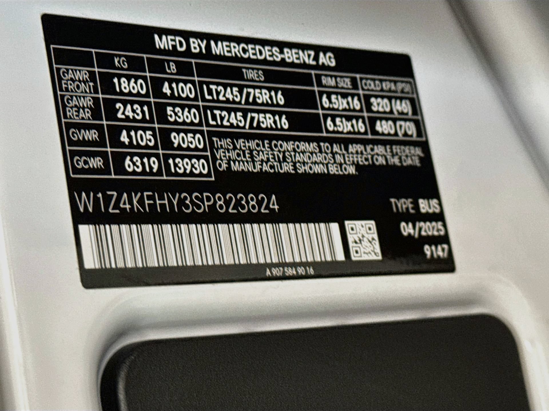 Certified 2025 Mercedes-Benz Sprinter 2500 image 31