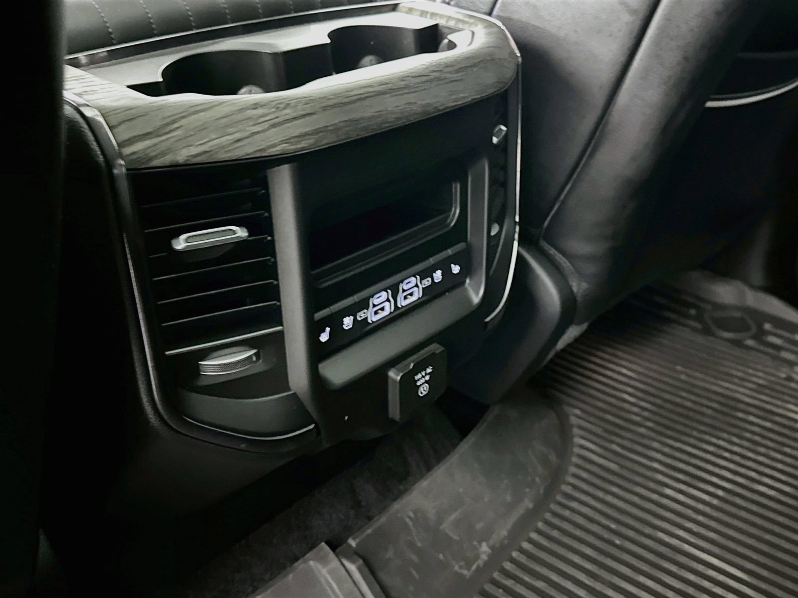 Used 2025 RAM 1500 Limited AWD/4WD image 28