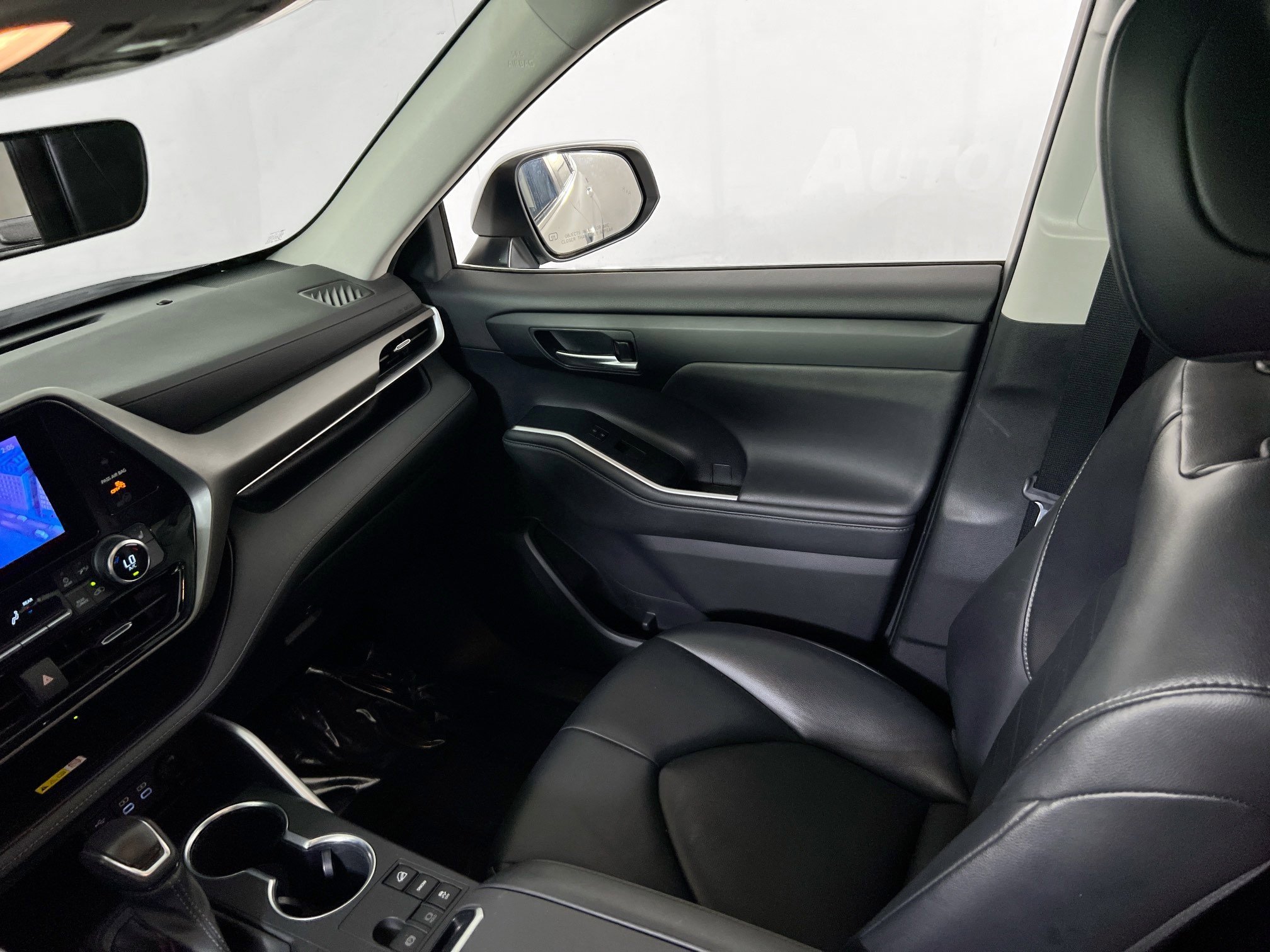 Used 2023 Toyota Highlander XLE image 23