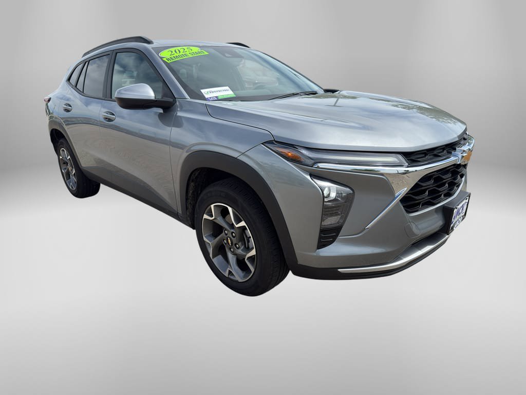 Used 2025 Chevrolet Trax LT FWD image 6