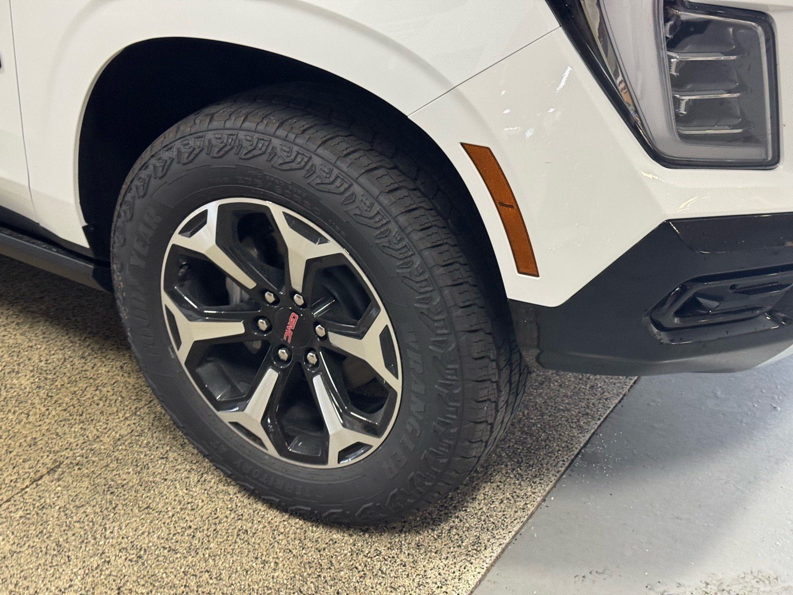 New 2026 GMC Yukon XL AT4 w/ AT4 Premium Plus Package AWD/4WD image 4