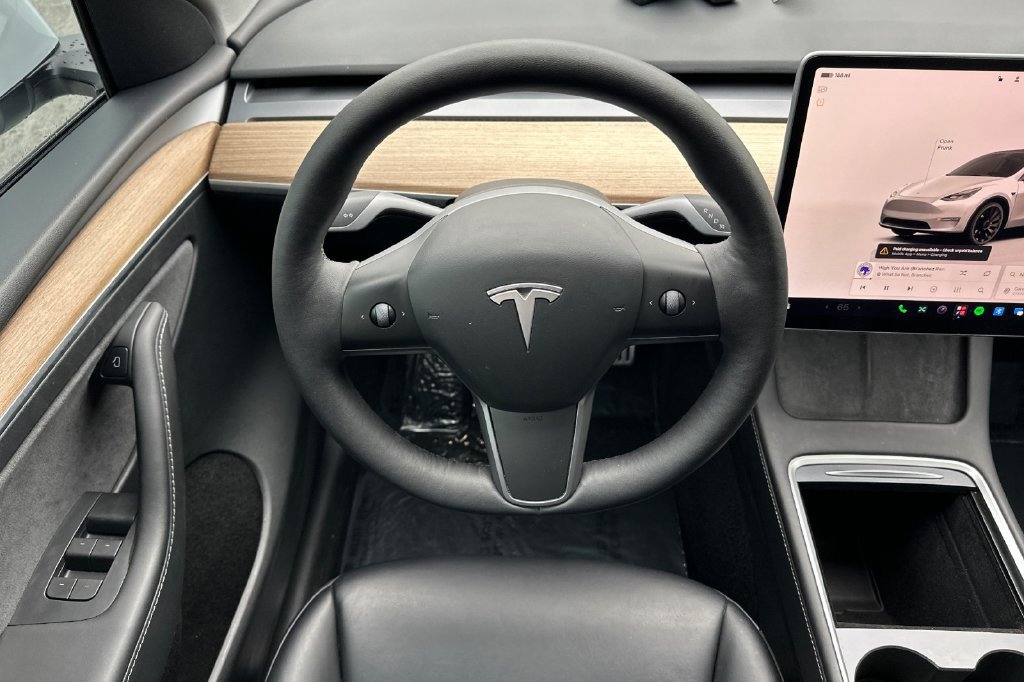 Used 2023 Tesla Model Y Performance AWD/4WD image 13