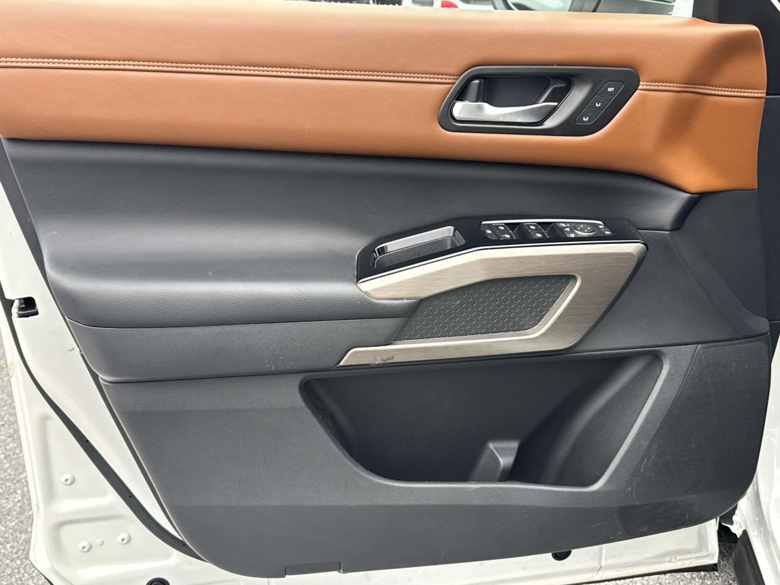 Used 2023 Nissan Pathfinder Platinum image 23