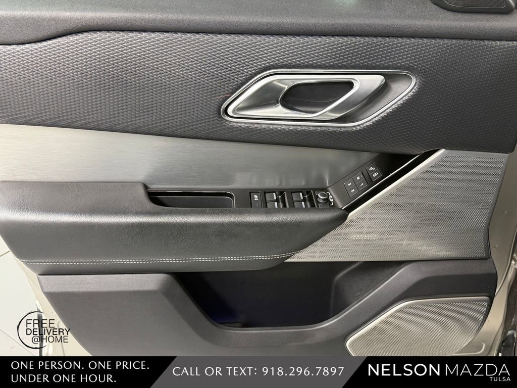 Used 2018 Land Rover Range Rover Velar R-Dynamic SE AWD/4WD image 20