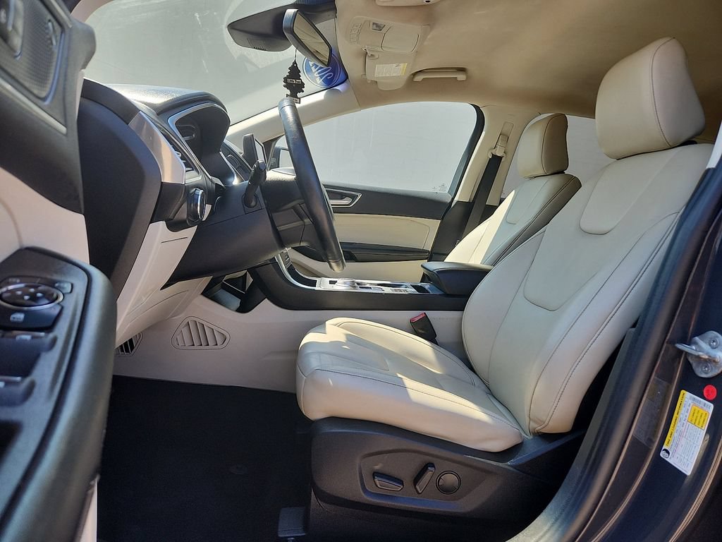 Used 2021 Ford Edge Titanium FWD image 8