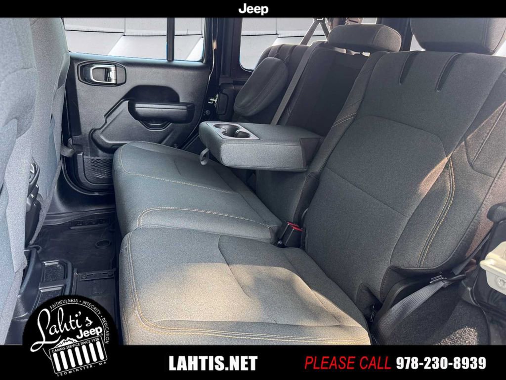 Used 2024 Jeep Wrangler Unlimited w/ Convenience Group image 15