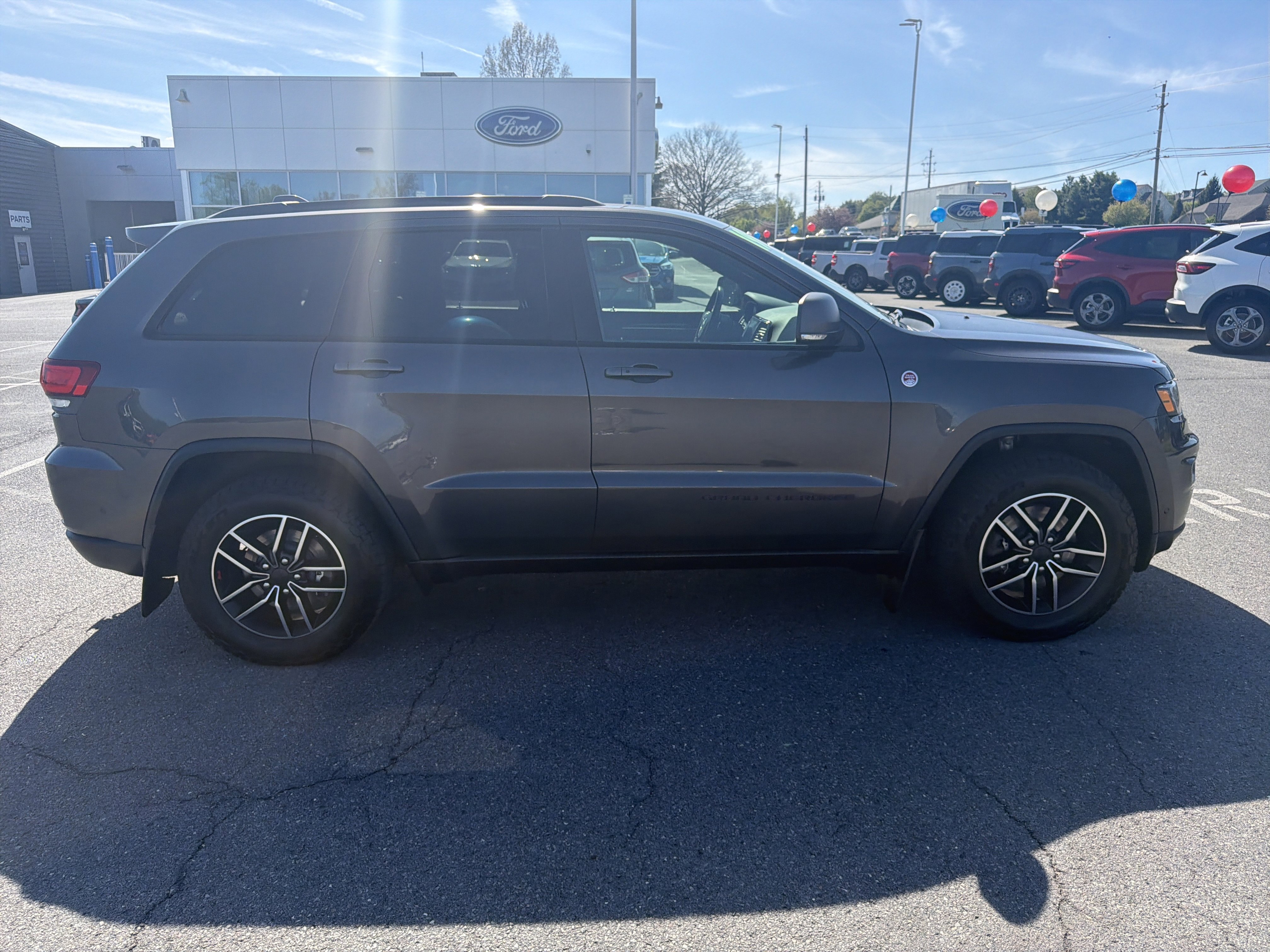 Used 2019 Jeep Grand Cherokee Trailhawk AWD/4WD image 2