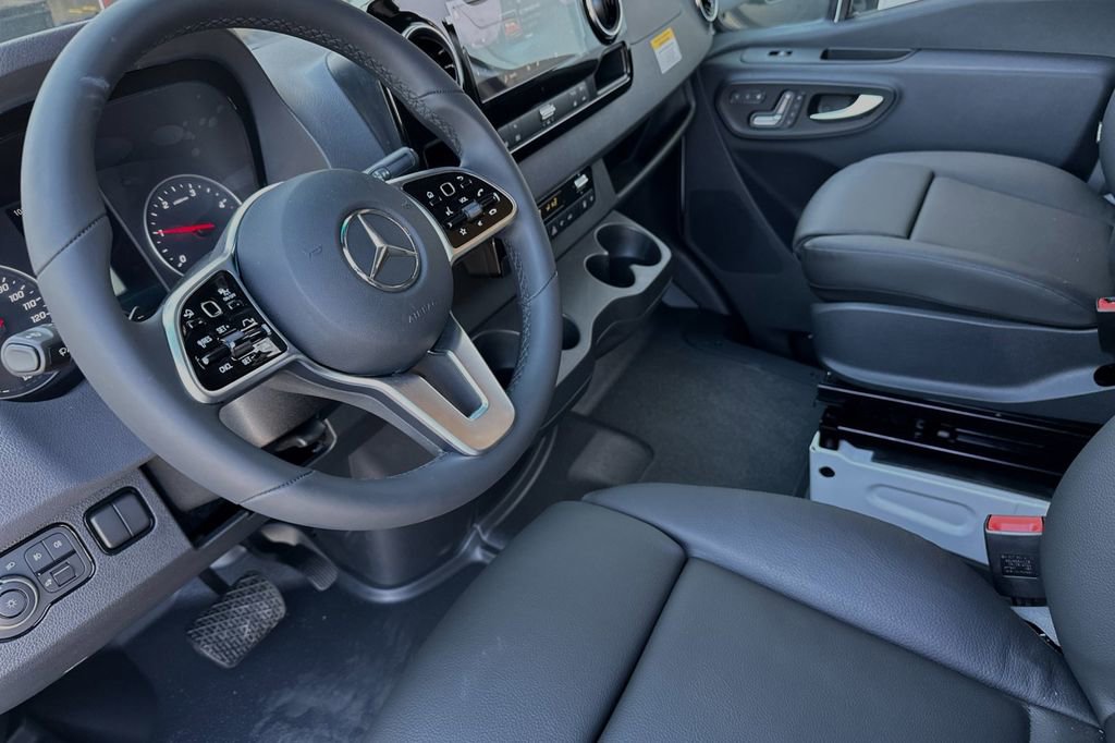 Used 2024 Mercedes-Benz Sprinter 4500 image 15